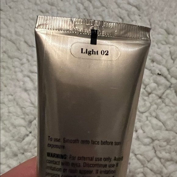 Elizabeth Arden Pure Finish Mineral Light 02 Tinted Moisturizer SPF15 - Picture 2 of 3